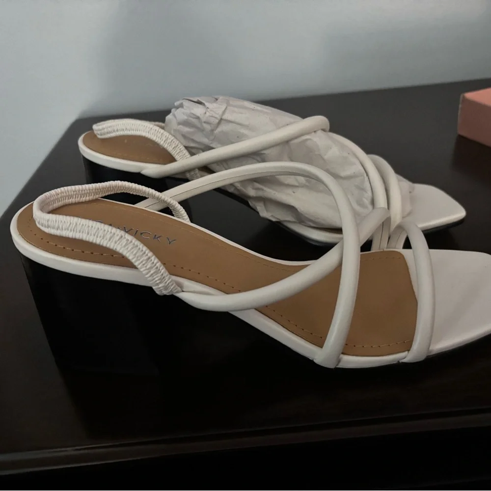 Lisa Vicky ILLUME-V White Sheep Nappa Block Heel Sandals - Size 7.5 M NIB